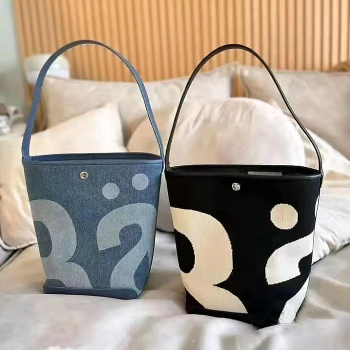 New Thai Niche Bucket Bag For Women Trendy Luxury Bag Designer Bag Large Capacity Letter Print Free Shipping Shoulder Bag Rally Underarm Bag