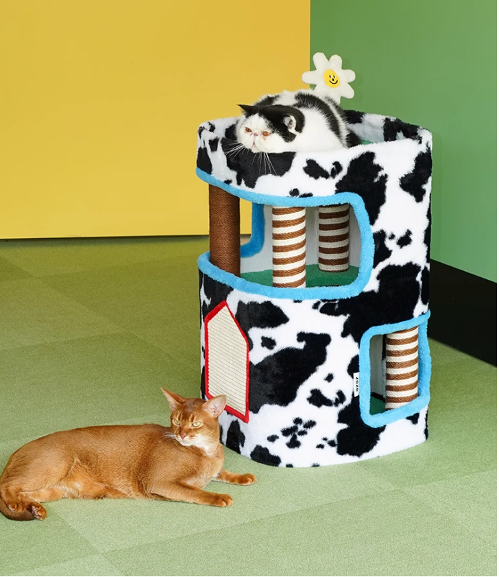 Universal Pet Furniture: Multi-Level Cat Condo Combining a Cozy Sleeping Area and Play Structure