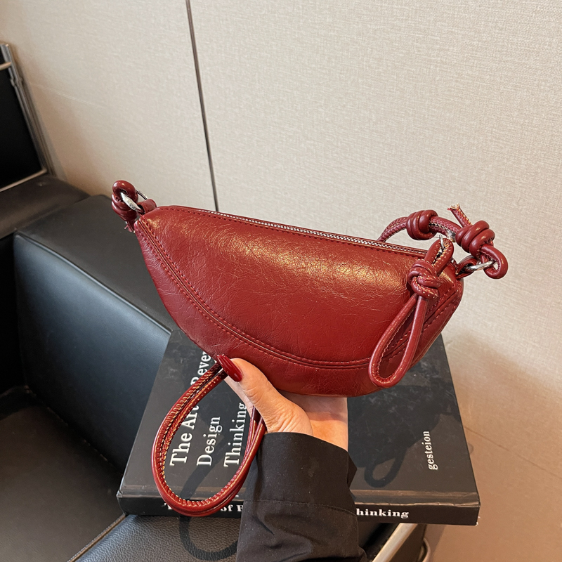 Women's high-end luxury spacious bag, large capacity handbag, simple and versatile shoulder bag, women's essential crossbody bag for shoppin
