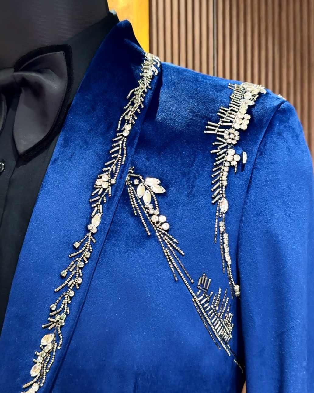 Velvet Men Tuxedos Customized Beading Diamond Groom Jacket Fashion Birthday Party Show Wear One Piece