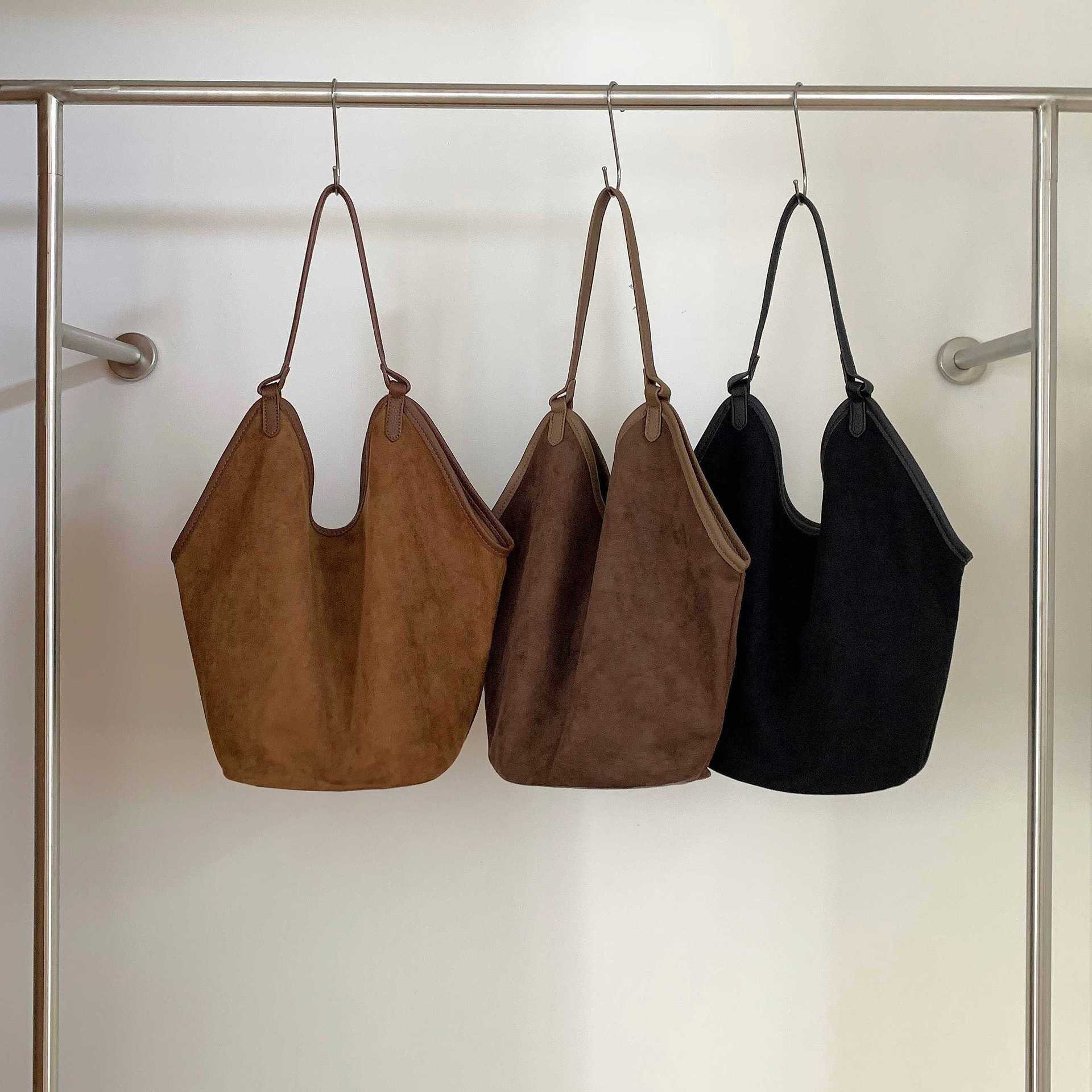 2025 new multi fruit women's retro handbag luxury bag women's autumn and winter crossbody bag designer bag lazy style shoulder bag