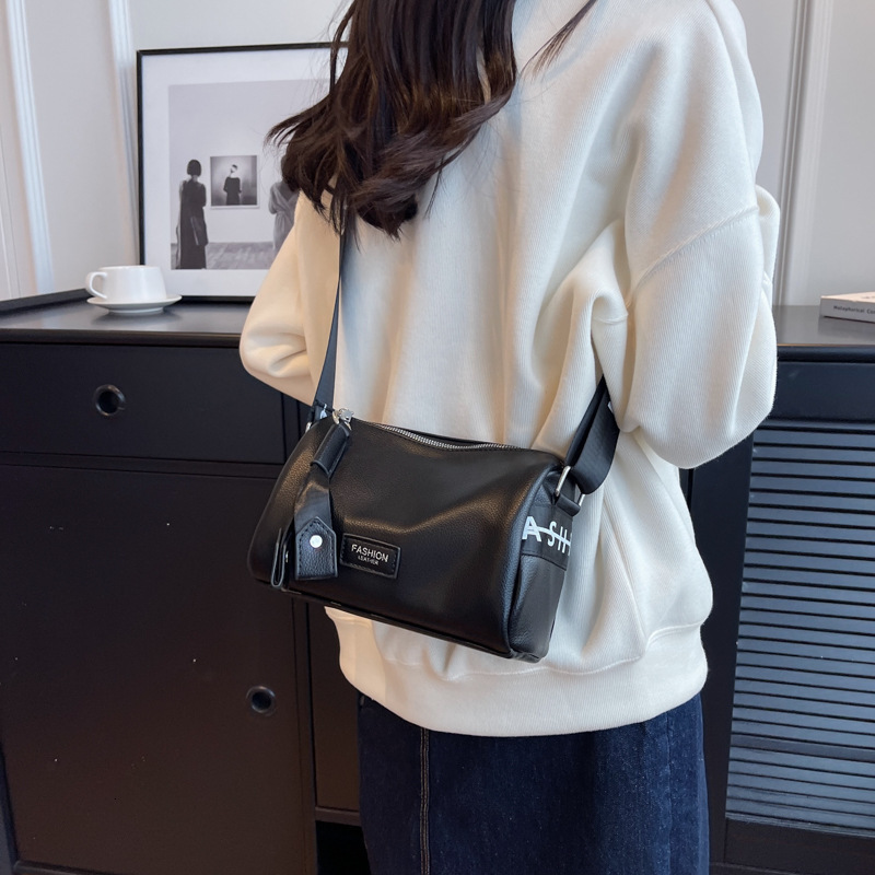 Free shipping designer High-End Bag for Women 2025 New Fashion Wide Shoulder Strap Crossbody Bag Versatile Retro Niche Pillow Bag Underarm Bag