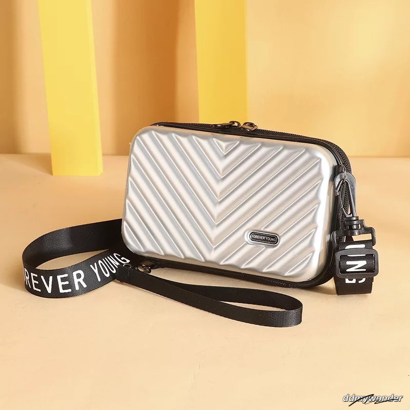 Internet Celebrity Small Hard Shell PC Womens Fashion Simple Texture Shoulder Bag Versatile Ins 7Inch Handbag 250710