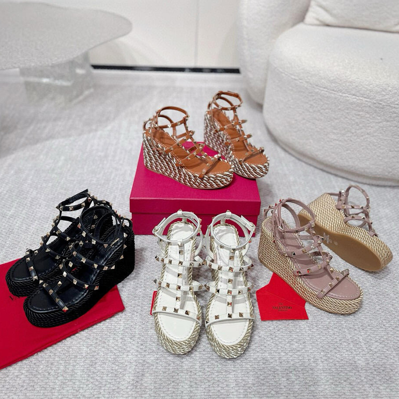 Top-level Women Luxurys Designers Shoes 10cm high heel balck patent leather buckled strap Cage heels sandals stiletto pointed toes ankle straps Dress shoes