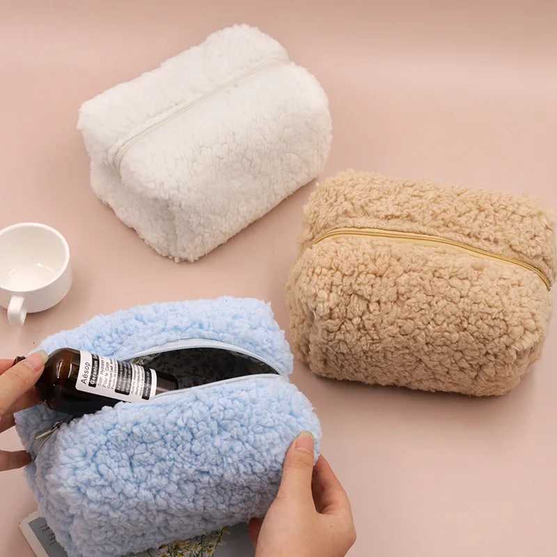 Teddy Velvet Cosmetic Bag Travel Travel Bags for Ladies Winter Make Up Pouches Fashion Jewelry Cosmetic Organizer Gift StorageXJ250910