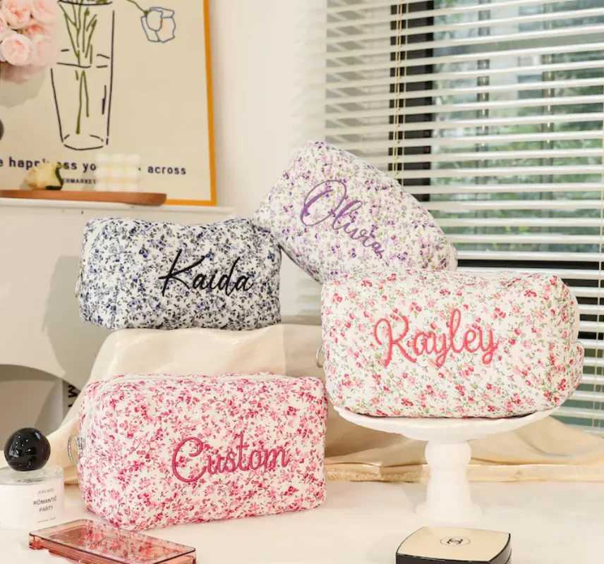Personalized Flower Makeup Bag for Bridesmaid Custom Embroidered Name Cosmetic Bag Birthday Gift for Girl Christmas GiftXJ250910