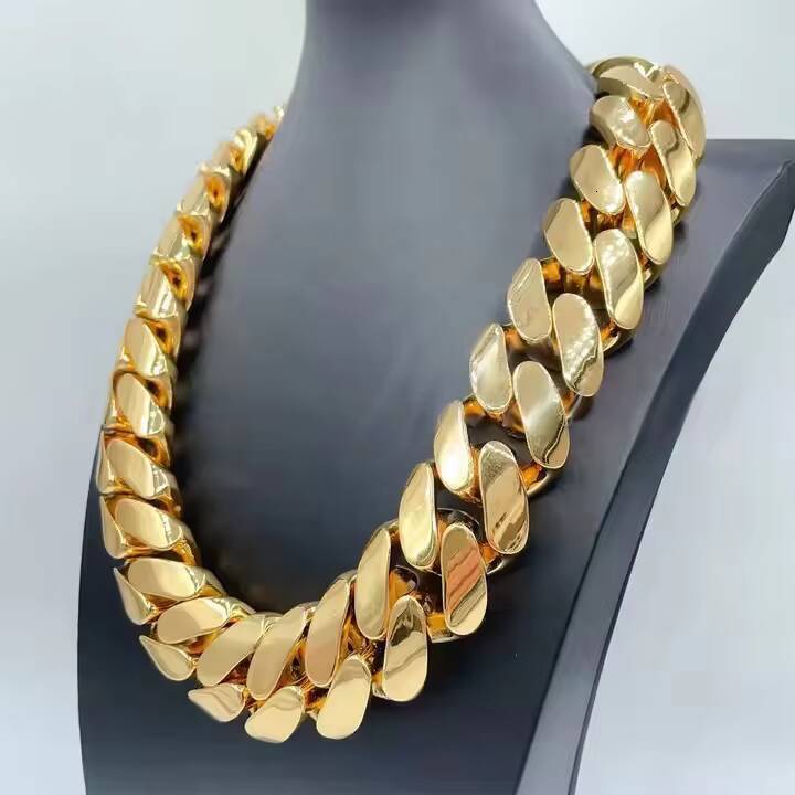 Hip Hop Jewelry Fashion Style Luxury and Heavy Necklace Super Big Cuban Necklace Big Ass Cuban Link Chain Miami Cuban Link