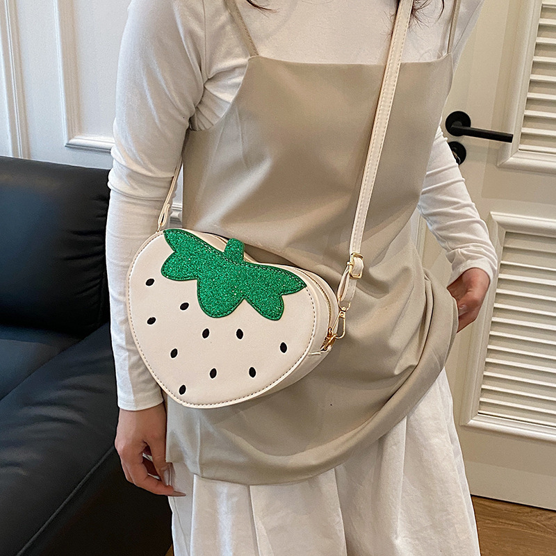 bag 2025 autumn new fashion strawberry bag Harajuku style niche design trend creative personality women's shoulder bag designer bag