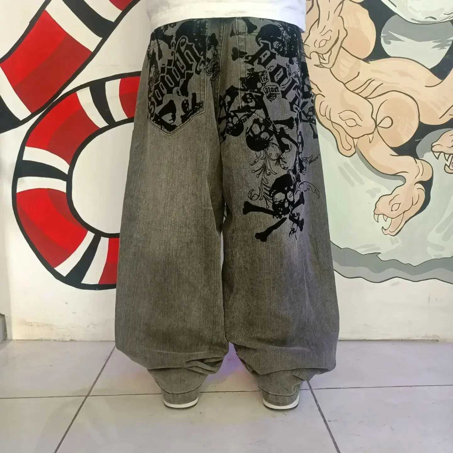 RETRO Skull Watermark Loose Jeans Mens and Womens Y2K Harajuku GoTHic Hip Hop Skateboard Pants Street Wear Z250910