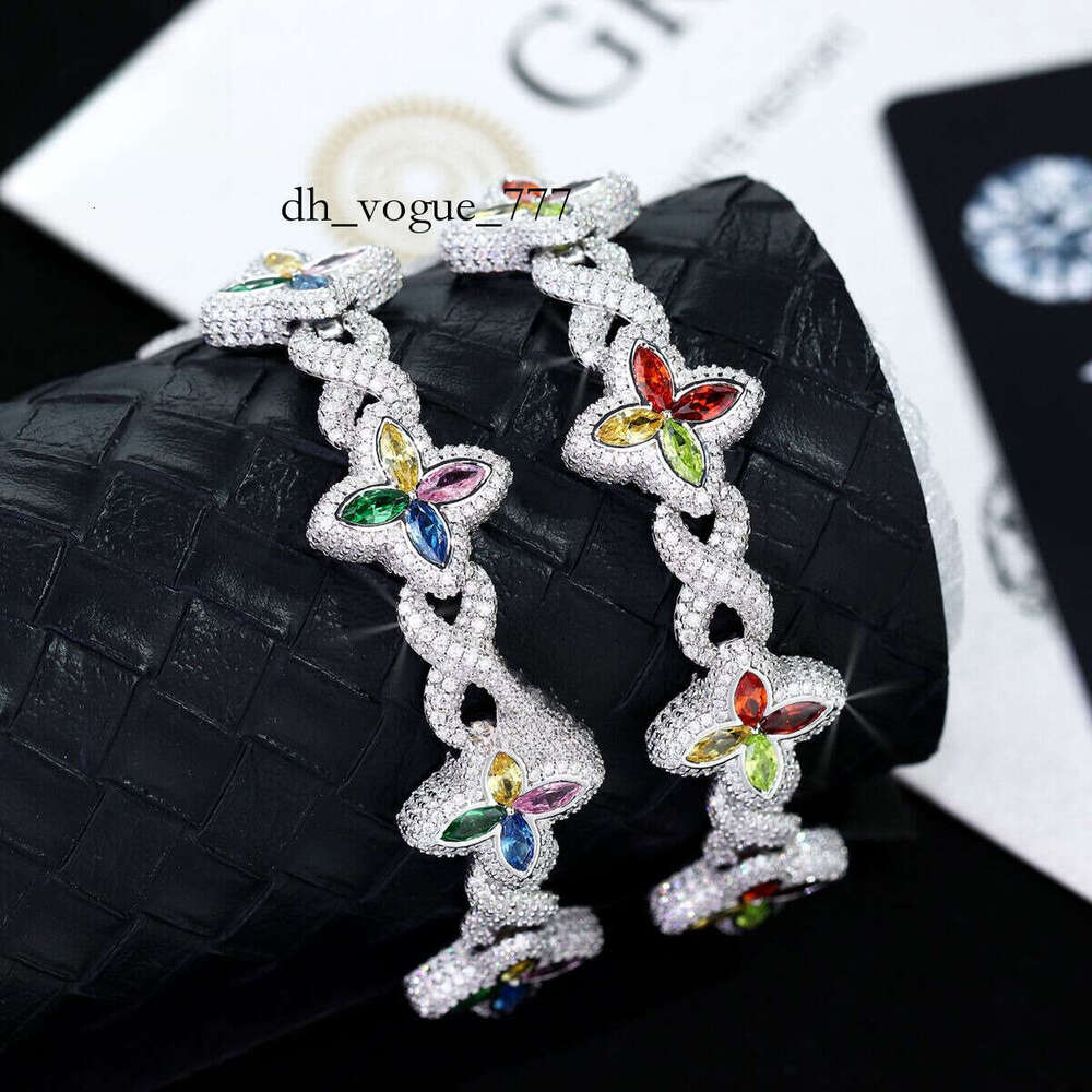 New Style Sier Four Leaf Clover Bangle Wholesale 5A Colored Marquise and D VVS Moissanite Charm Bracelet