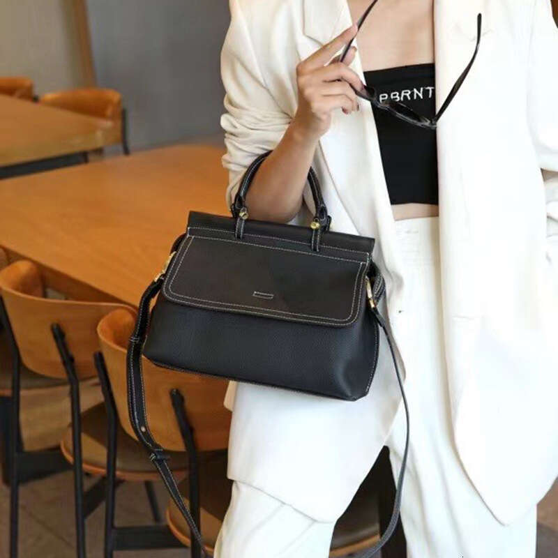 Top Layer Cowhide for Women New Genuine Leather Crossbody Messenger Bag Commuter Large Capacity Shoulder Briefcase