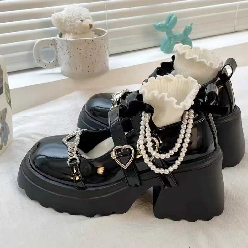 Black Leather Shoes Spring and Autumn Season Metal Chain Sponge Cake Sole Mary Jane Shoes Womens Patent Leather Gothic Style W250910