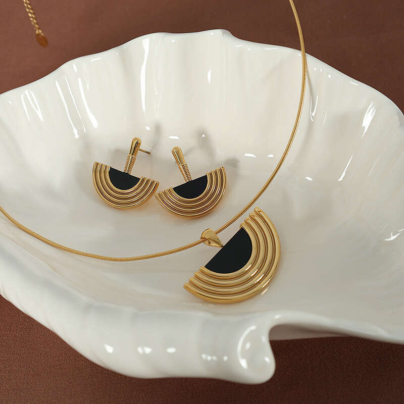 Classical Temperament Acrylic Choker Pendant Necklace Earrings Set Exquisite Fan-shaped Design Sense Jewelry