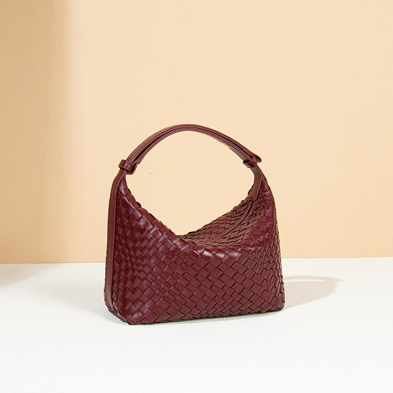 High-End Women's New Handwoven Lunch Box French Niche Stylish Handbag Shoulder Underarm Bag
