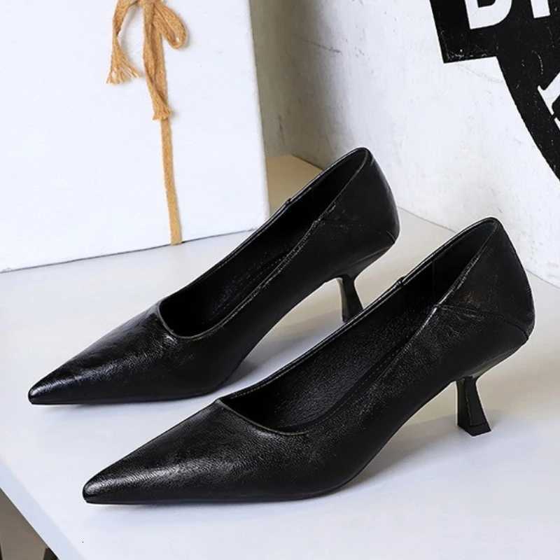 BIGTREE Women Low Heel Soft Leather 5cm Thin Heels Pumps Brown Black Elegant OL Office Pointy Toe SlipOn Null Comfortable Shoes W250910