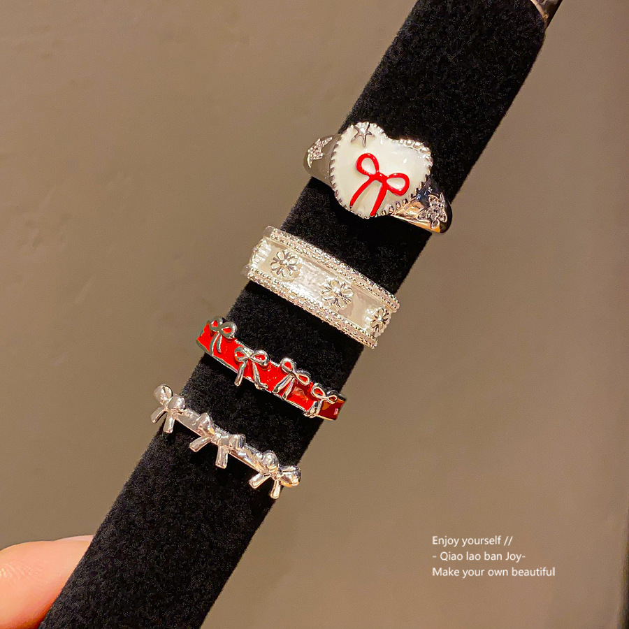 Silver-Tone Ring With Mother-of-Pearl-Like Inlay, Floral Engravings & Crystal-Paved Edges, Elegant Delicate Style, Perfect For Daily Wear Or Gifting