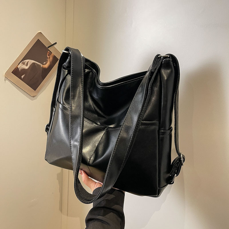 Free shipping designer Hot Trend Versatile Solid Color Single Shoulder Bag Tote Bag Fashion Trend Simple Large Capacity High-end Crossbody Bag
