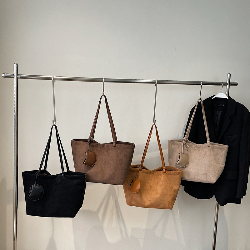 Fashionable, luxurious, large capacity single shoulder backpack for women, simple and versatile handbag, essential crossbody bag for women's shop