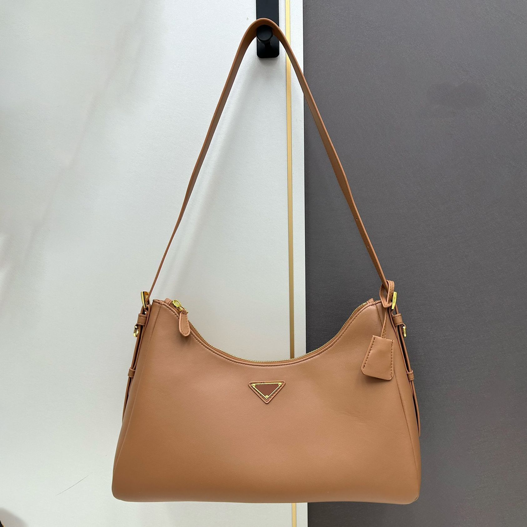 Shoulder bag designer bag women 2025 launch suede luxury bag handbag high-quality leather banquet bag classic armpit bag mobile wallet nylon waterproof shopping bag