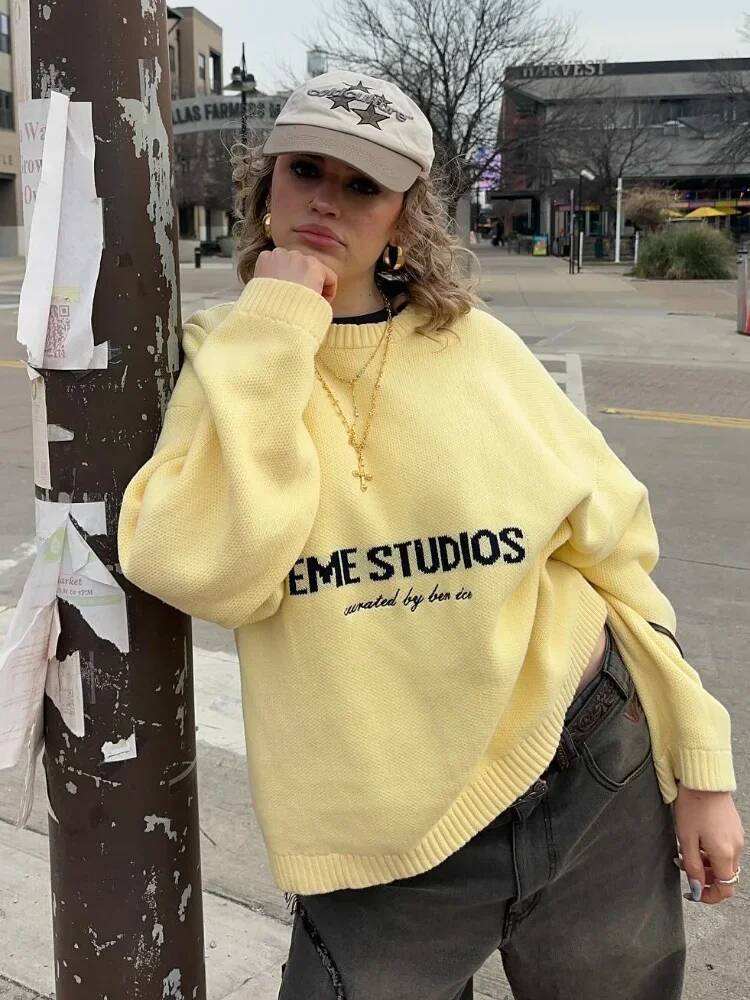 Women Yellow Letter Print Knitted Pullover Elegant O-neck Long Sleeve Loose Short Sweater 2025 Autumn Lady Daily Street Knitwear dongdumaoyi