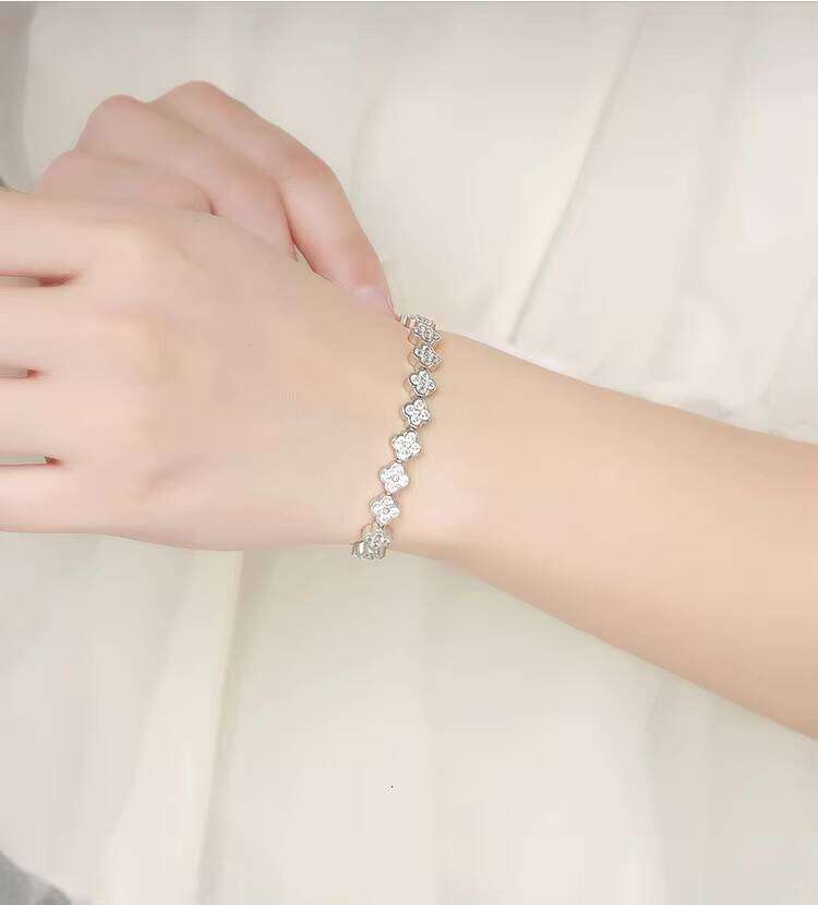 High Quality Sterling Sier Full Lucky Four Leaf Jewelry Gold Plated Clover Moissanite Bracelet for Women