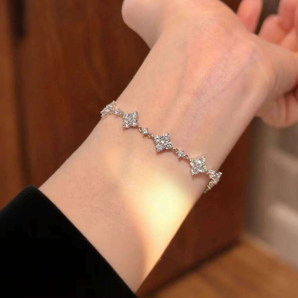 Sier Moissanite 4-leaf Clover Bracelet Hypoallergenic Lucky Charm Jewelry for Women