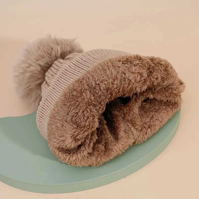 Winter Female Plush Knitted Beanies Hat Fur Pom Thicken Fleecelined for Women Girls Warm Hats Outdoor Woolen Thermal Gorro CXJ250910