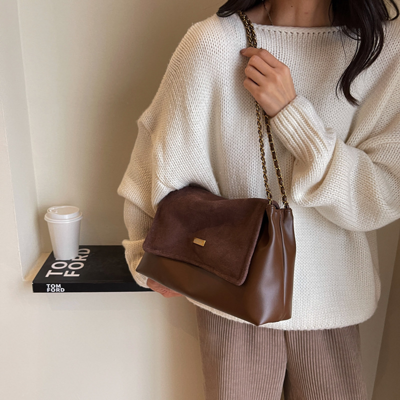 Free shipping designer Vintage Large Capacity Crossbody Bag for Women Fashionable Niche Women Bag Textured Chain Shoulder Bag High-End Tote Bag