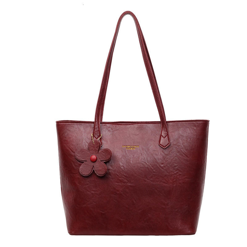 Free shipping designer Fashion Retro Style Tote Bag for Women New Versatile Commuter Bag High-End Large Capacity Shoulder Bag Underarm Bag