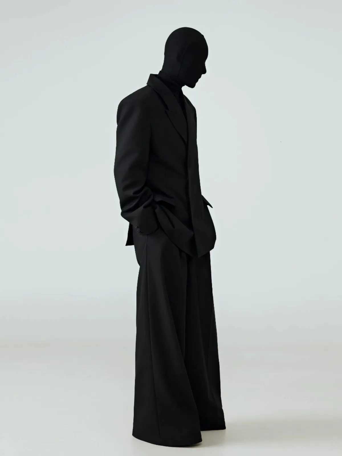 Mauroicardi Spring Autumn Black Fitted Blazers for Men Peaked Lapel Shoulder Pads Single Button Luxury Designer Clothes 2025 W250910
