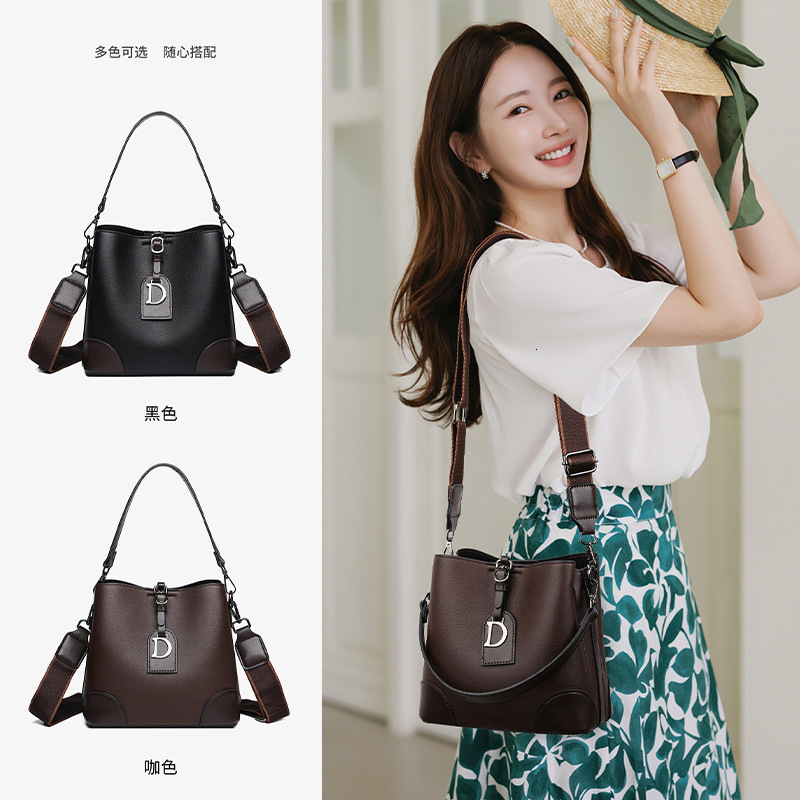 Free shipping designer New Bucket Bag for Women High-End Large Capacity Middle-Aged Mom Bag European and American New Retro Fashion Single Shoulder Ba