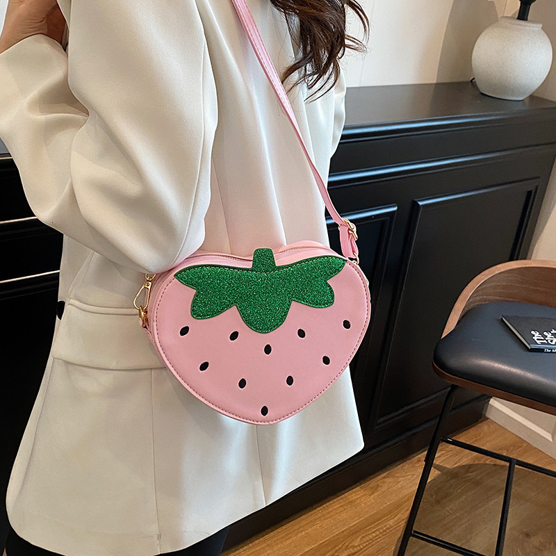 bag 2025 autumn new fashion strawberry bag Harajuku style niche design trend creative personality women's shoulder bag designer bag