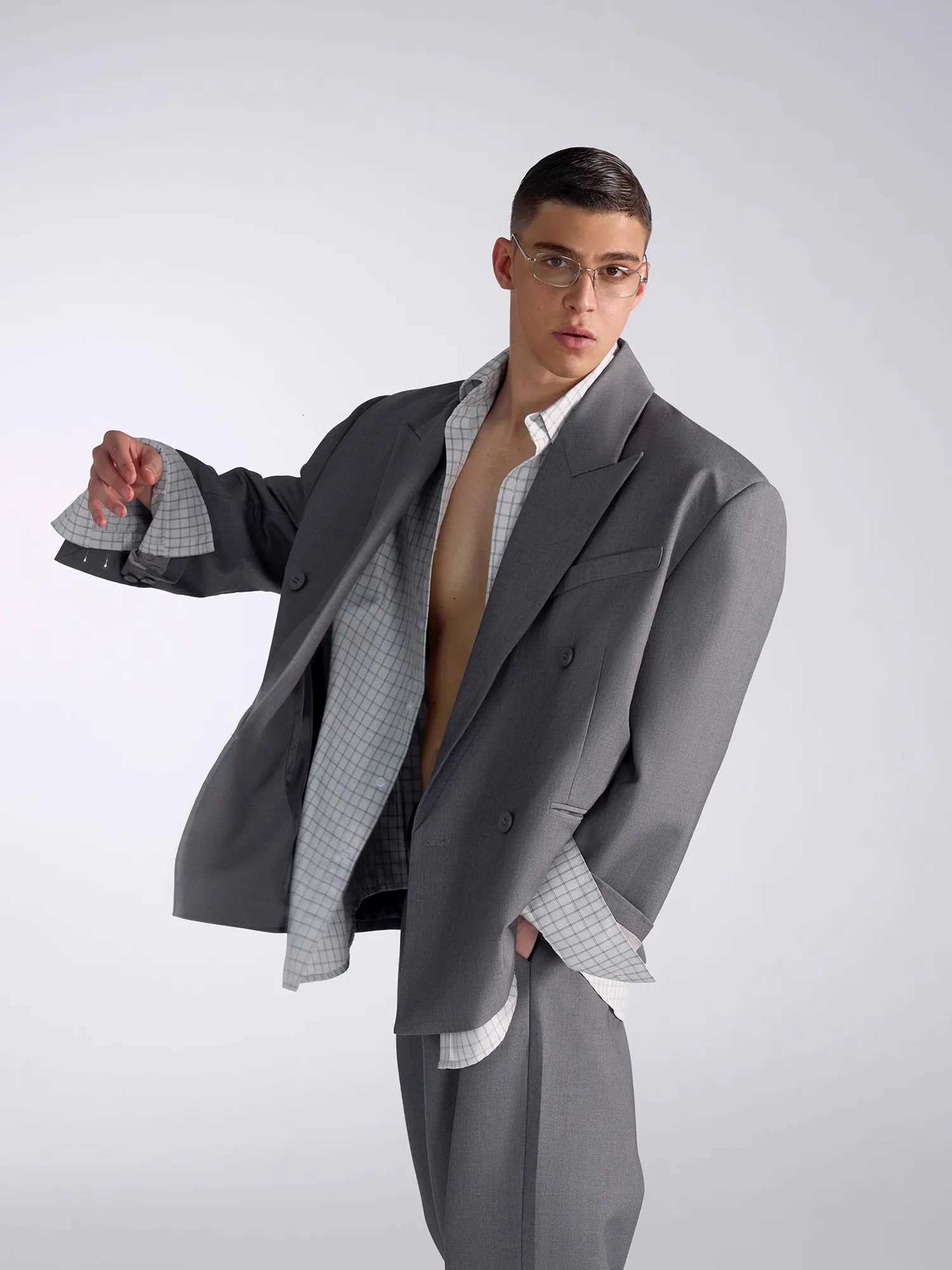 Mauroicardi Spring Autumn Oversized Grey Blazers for Men Peaked Lapel Shoulder Pads Double Breasted Luxury Designer Clothes 2025 W250910