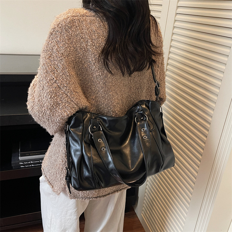 Free shipping designer European and American Retro Crossbody Bag for Women Casual High-End Niche Fashionable Versatile Commuter Bag Shoulder Bag Tote 