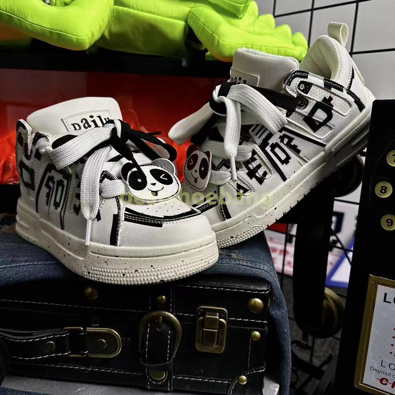 designer shoes womens sneakers mens trainers casual breathable mesh non-slip soft sole stylish panda black graffiti white mens shoes size 36-44