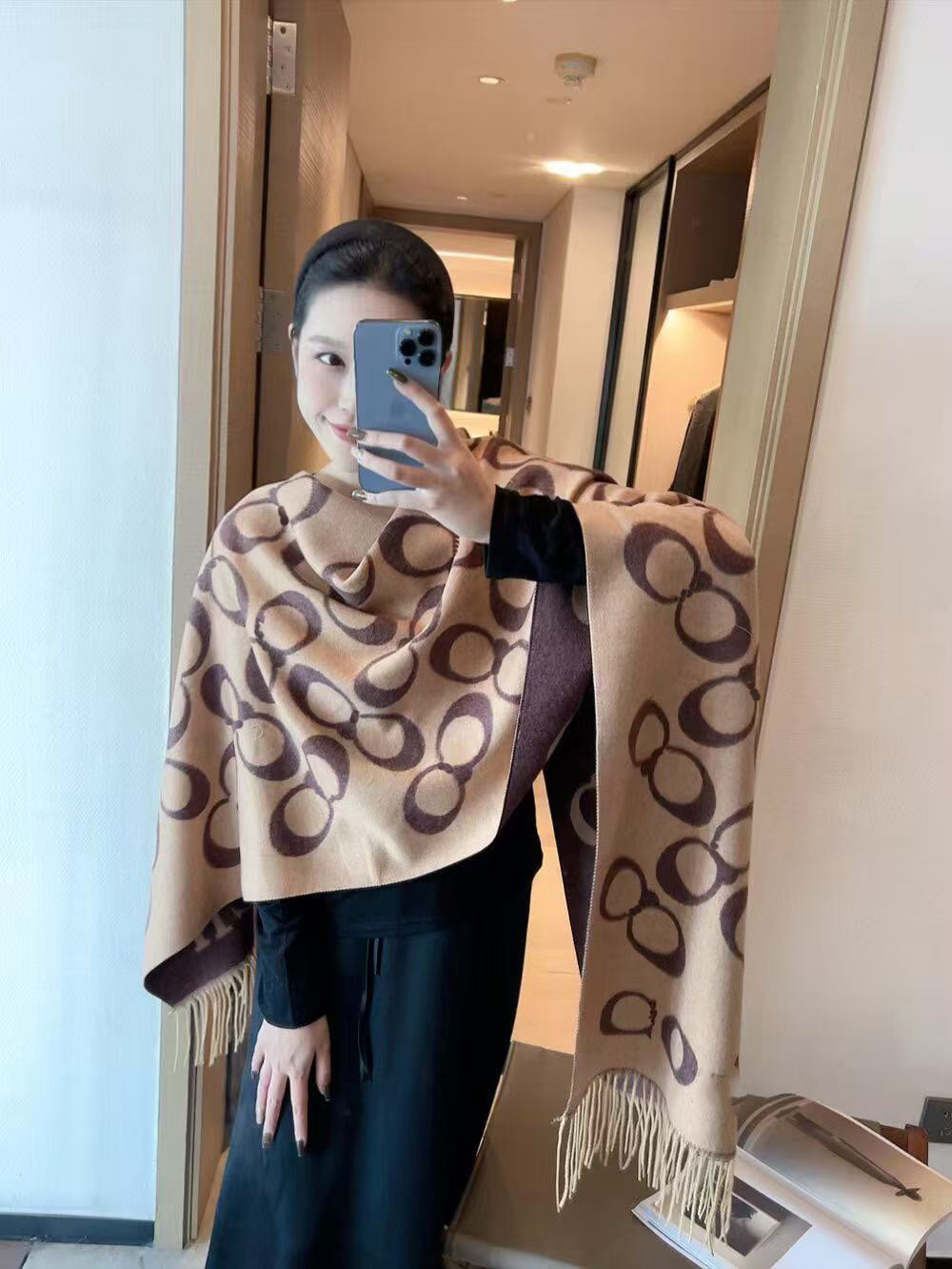 Fashiona Designer Scarf for Women luxury Cashmere scarf Classic Alphabet pattern jacquard Winter Autumn Outdoor skiing Warm soft comfortable and versatile