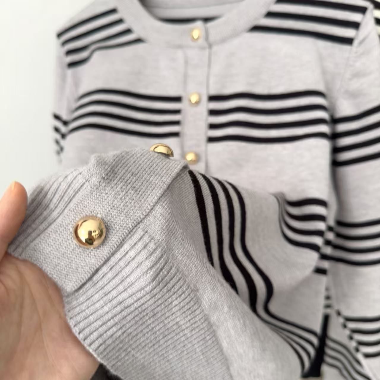 2025 Korean style new striped autumn color block sweater cardigan knitted loose fit designer slim design fit top knitted