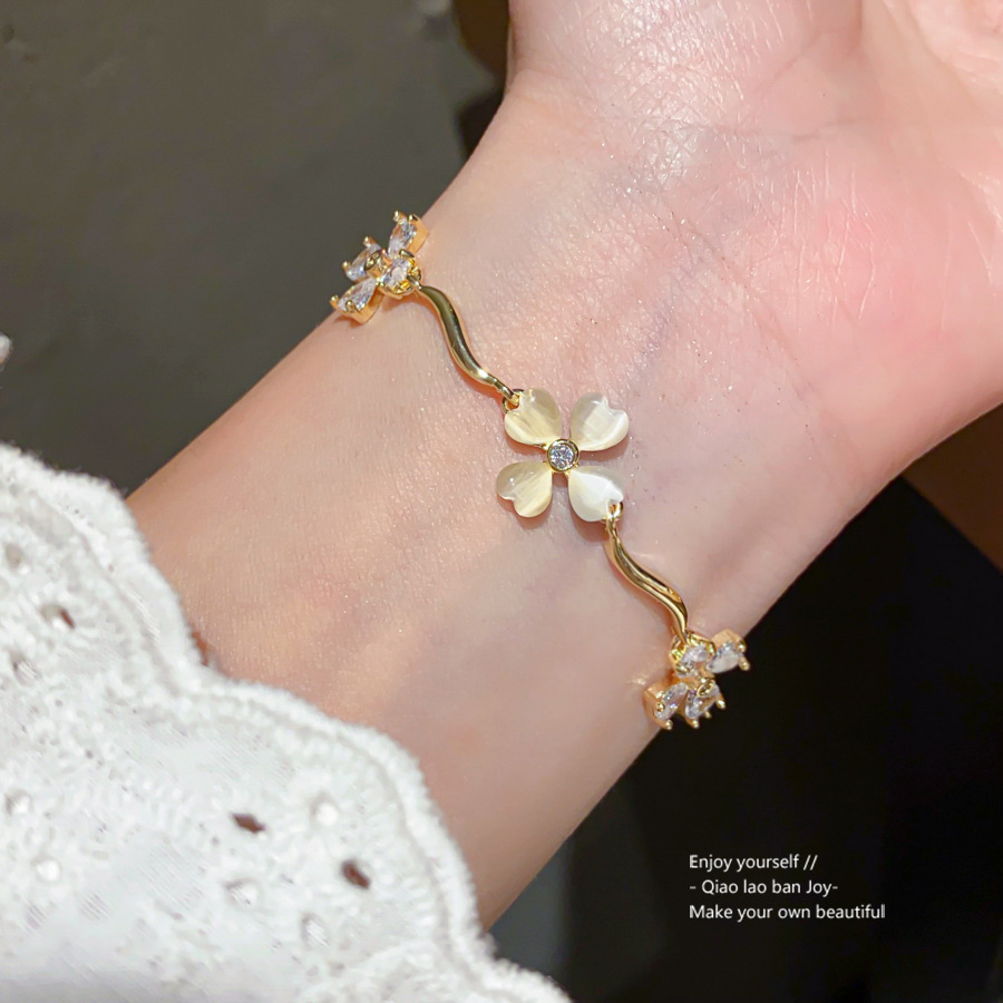 Gold-Tone Bracelet With Mother-of-Pearl Flower (And Pearl Accent) & Crystal Flower Accents, Delicate Feminine Style, Perfect For Elevating Daily Elega