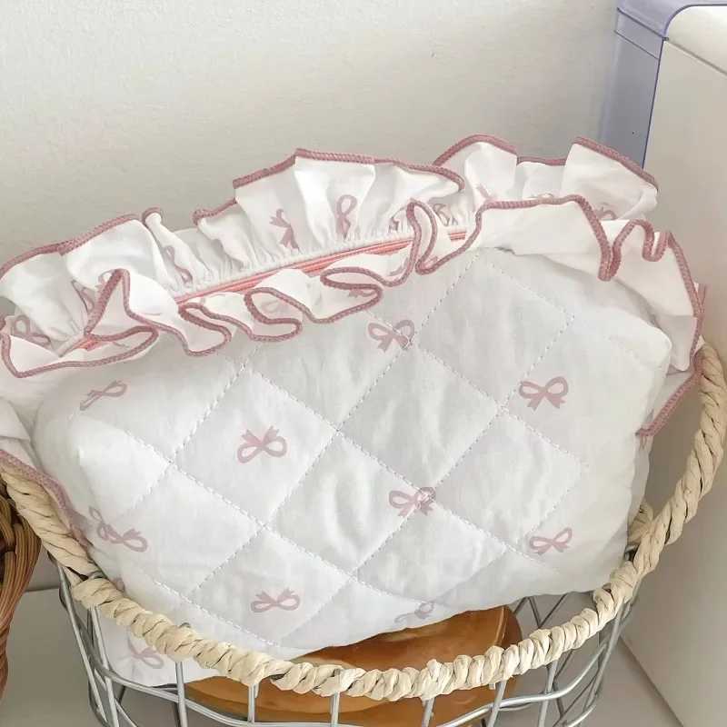Women Lace Bow Makeup Bag Portable Cosmetic Bag Cute Travel Storage Bag Large Capacity Toiletry Pouch Female HandbagXJ250910