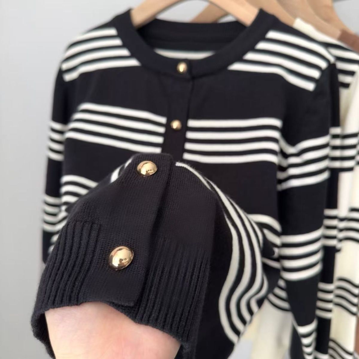 2025 Korean style new striped autumn color block sweater cardigan knitted loose fit designer slim design fit top knitted