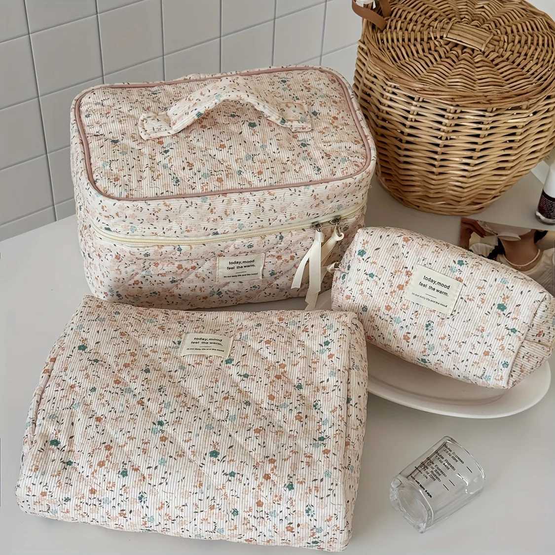 Wholesale Vintage Flower Women Cosmetic Bag Portable Zipper Makeup Travel Organizer Female Handbag Toiletry Quilting PouchXJ250910