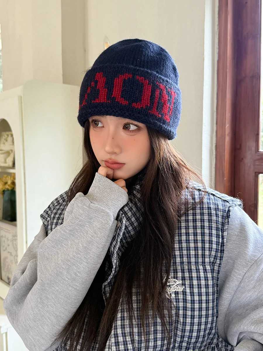 2025 New Big Head Woolen Hat for Men and Women in Autumn and Winter Face Showing Small Letter Knitted Hat Red Warm Hat Cold HatXJ250910