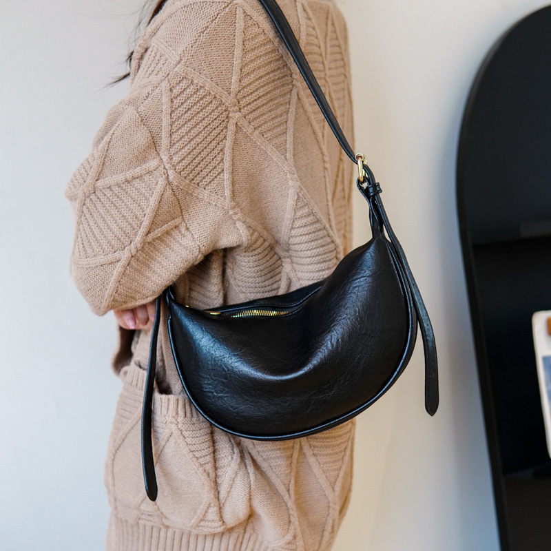 Free shipping designer Korean Style Soft Leather Texture Niche Casual Shoulder Bag Underarm Bag Women Fashion High-end Versatile Casual Crossbody Bag 