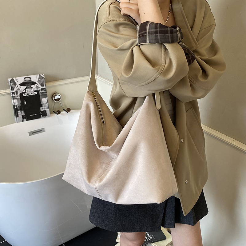 Free shipping designer High-End Matte Tote Bag for Women New Fashion Retro Texture Shoulder Bag Large Capacity Commuter Bag Underarm Bag