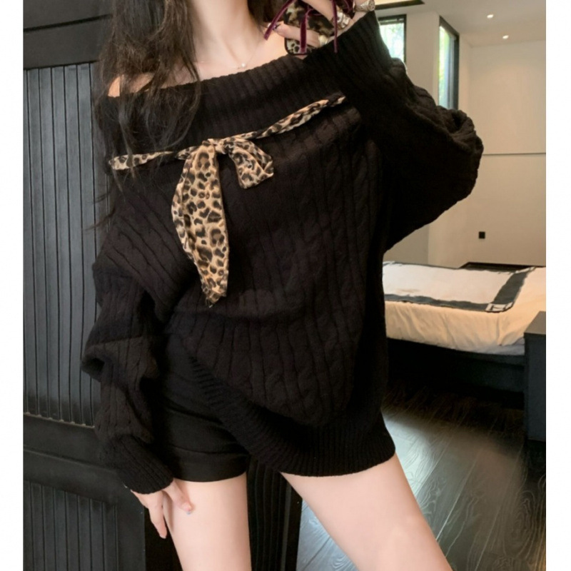 2025 autumn and winter new off shoulder design slim knit sweater Korean leopard design print lace up lazy style women's off shoulder designer pul