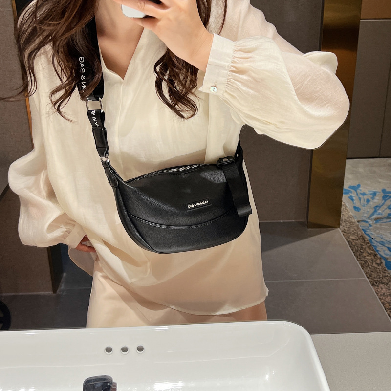Free shipping designer This Year Trendy Bag for Women Autumn New Super Popular Fashion Single Shoulder Bag Niche High-End Crossbody Bag Korean Style V