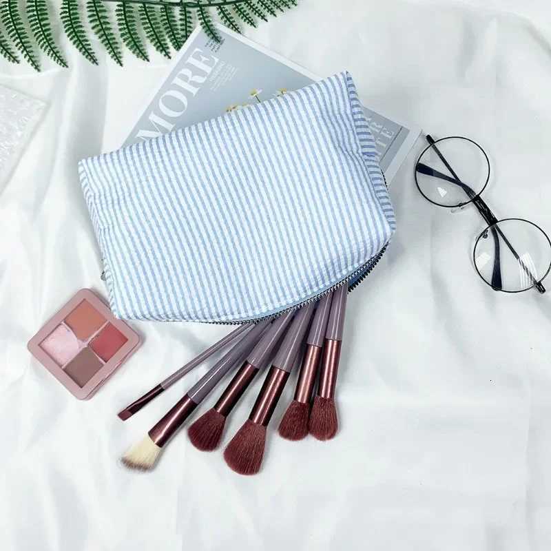 Cosmetic Aesthetic Organizer Storage Pouch Bag for Women Seersucker Stripe Large Capacity Makeup Bag Travel Toiletry PouchXJ250910