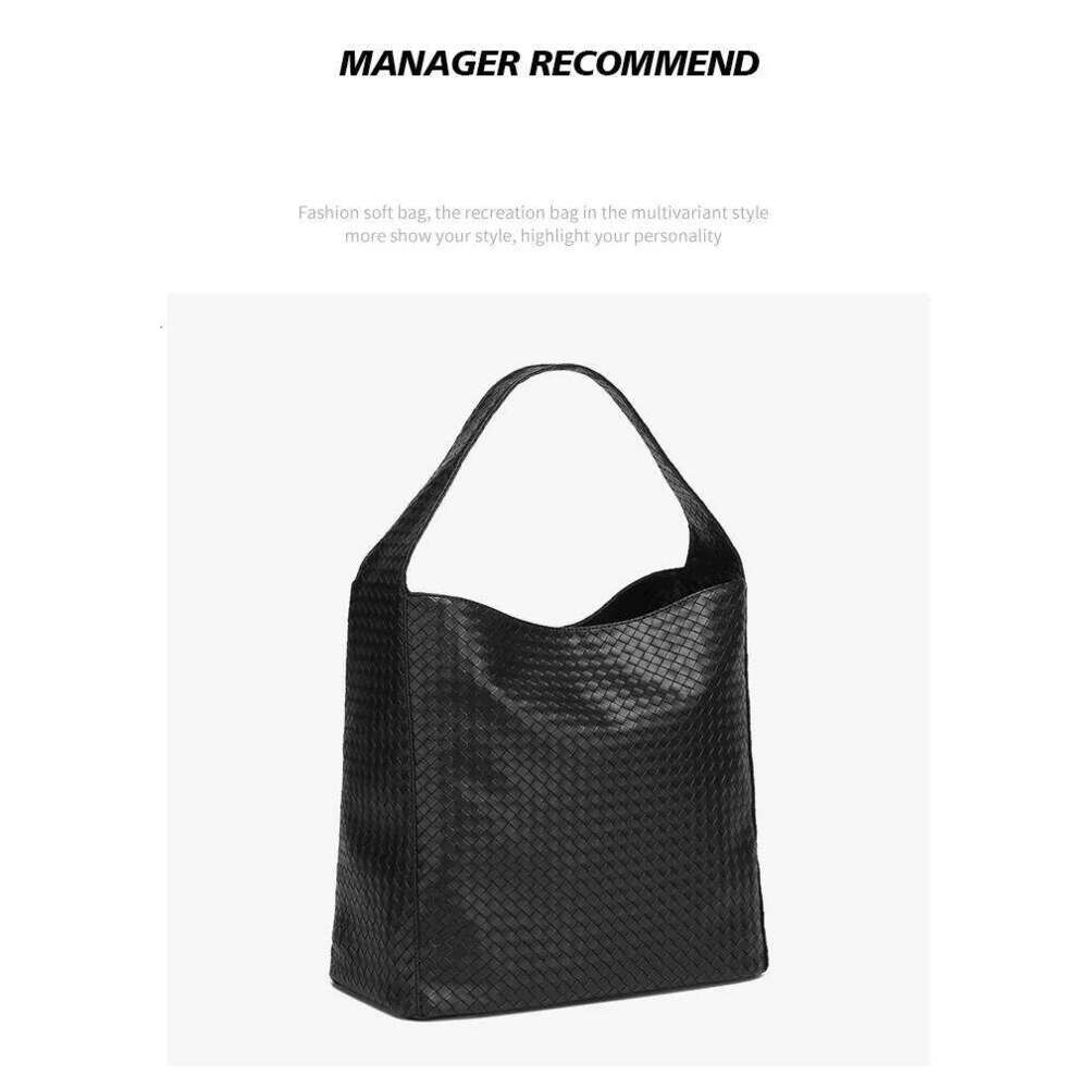 Timeless Large Lady Tote Handbag Shoulder Bag Elegant Fashionable Women's Accessory