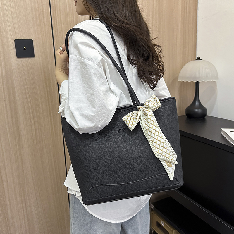 Free shipping designer Fashion Bag Single Shoulder Bag for Women New Large Capacity Tote Bag Women Bag Trendy High-End Casual Underarm Bag
