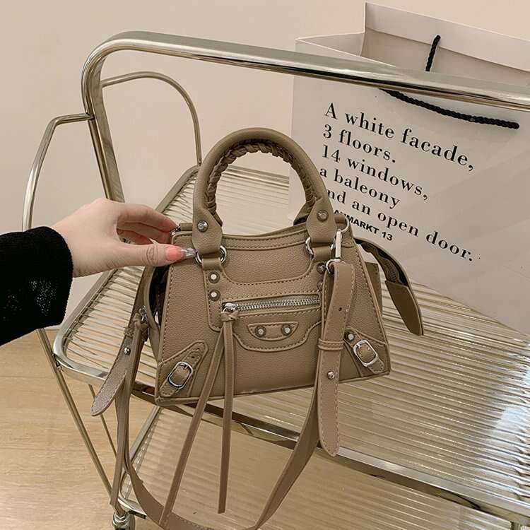 Motorcycle Sweet Cool Stylish Versatile Large Capacity Shoulder Crossbody Bag Women's Handbag city bags